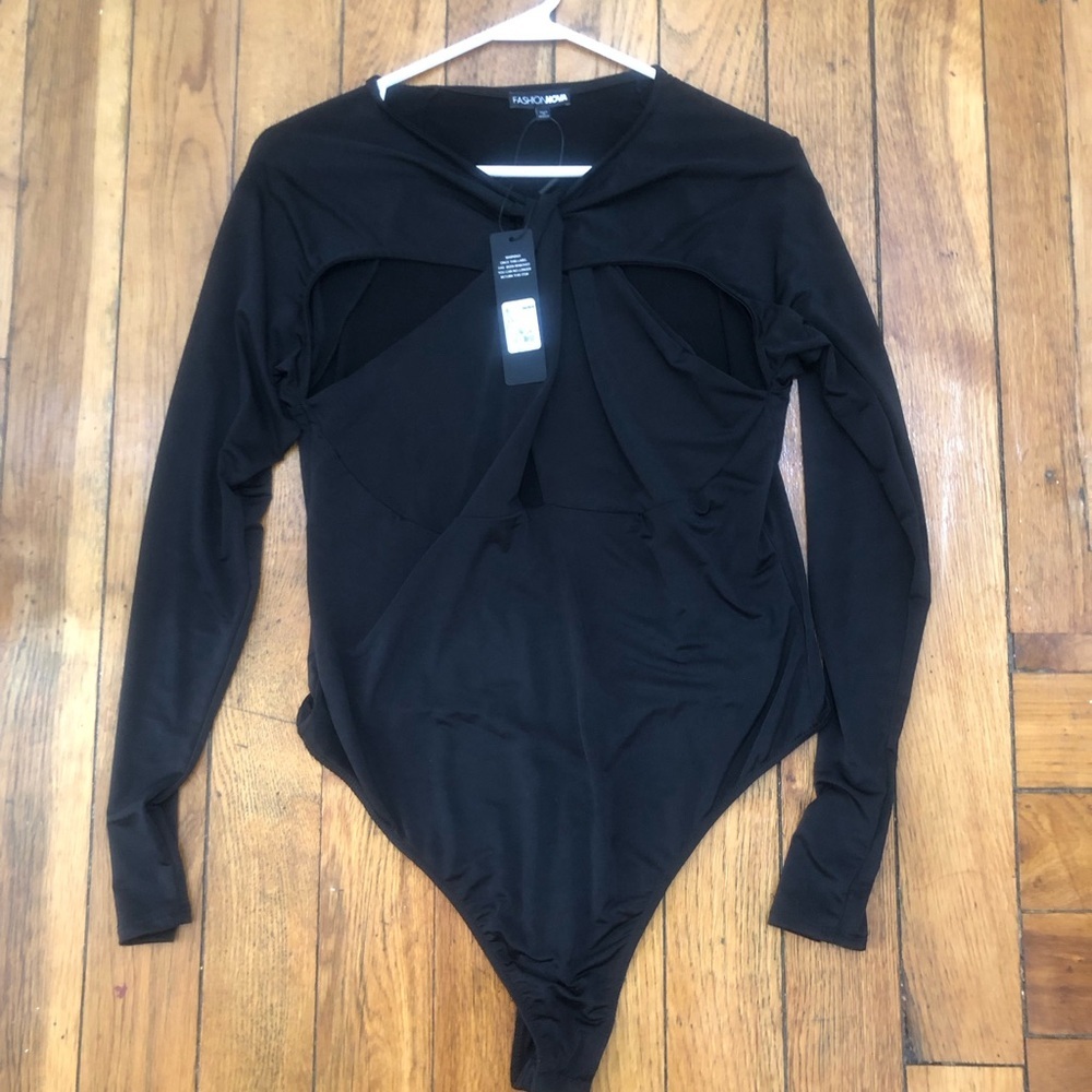 Fashion Nova-Black Long Sleeve Twist Front Cutout Bodysuit - Picture 5 of 10